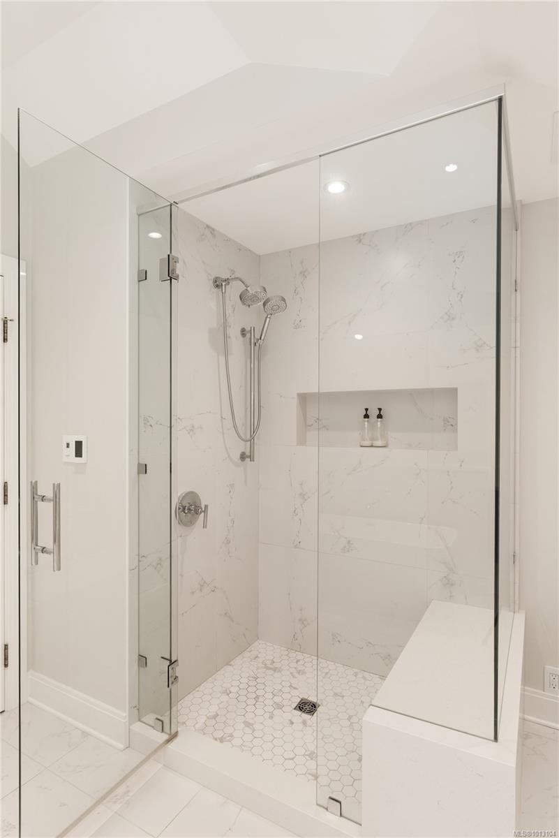 683 Mountjoy Ave, Oak Bay, BC