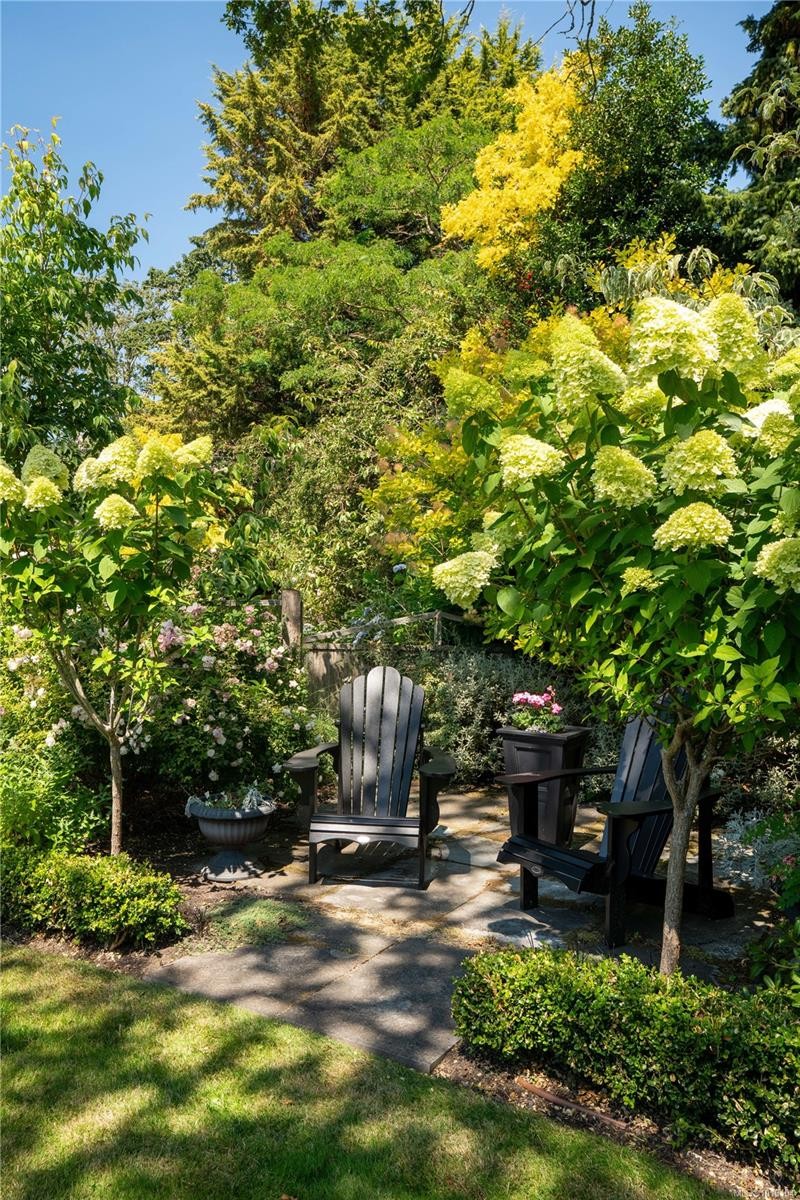 683 Mountjoy Ave, Oak Bay, BC