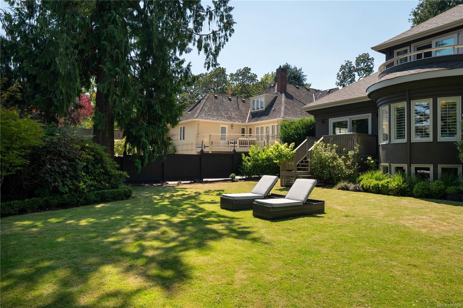 683 Mountjoy Ave, Oak Bay, BC