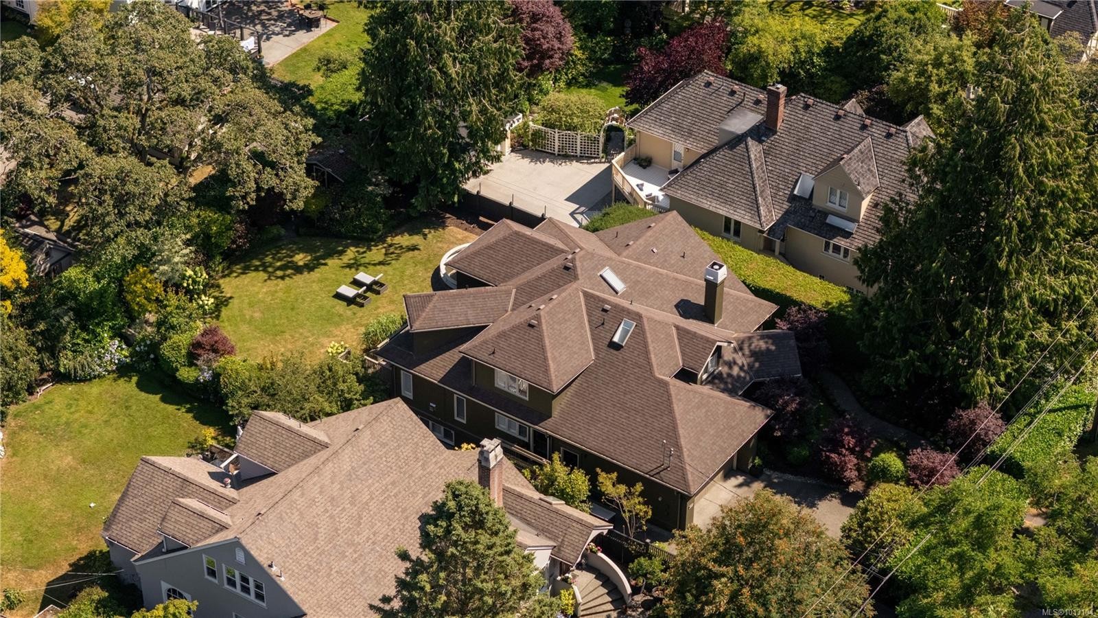 683 Mountjoy Ave, Oak Bay, BC