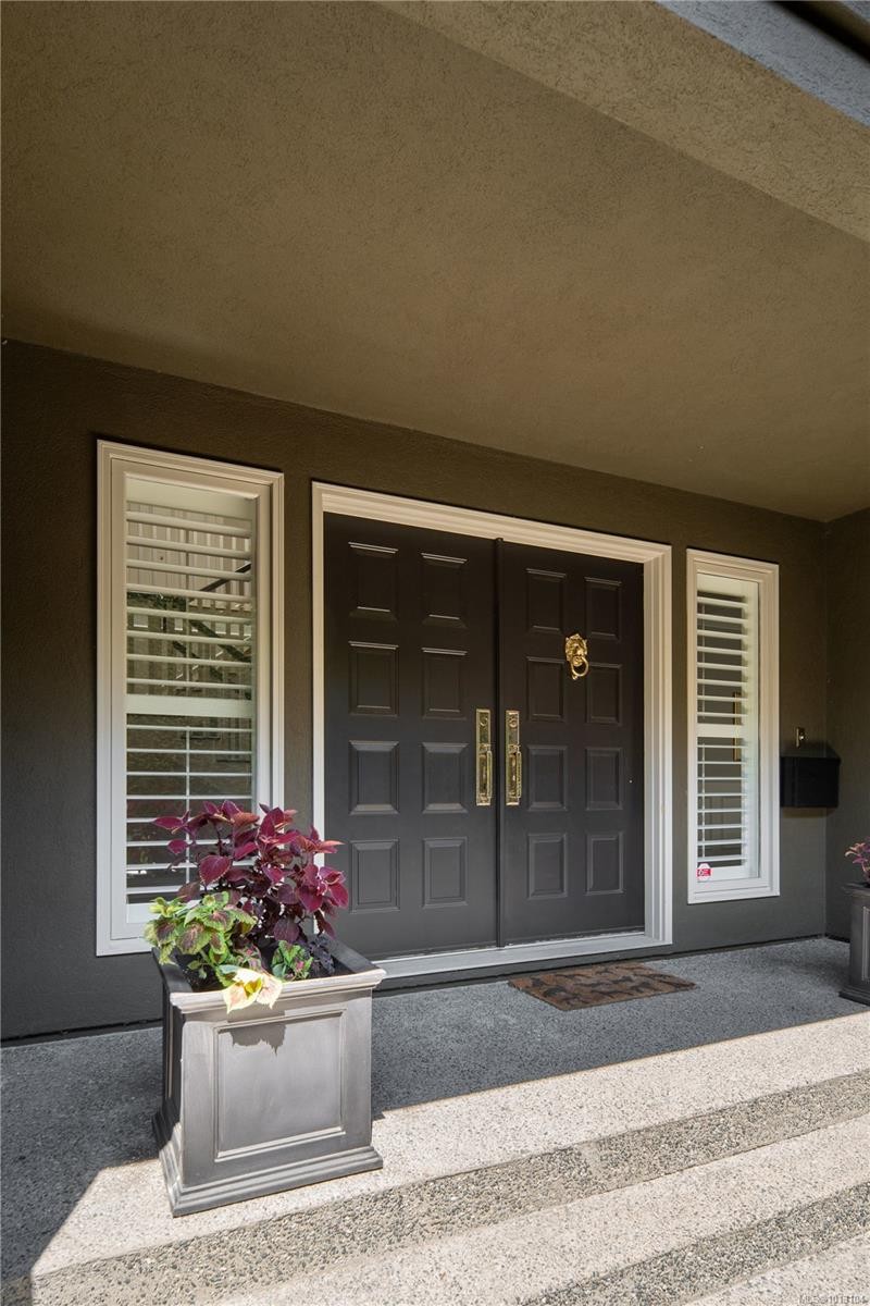 683 Mountjoy Ave, Oak Bay, BC