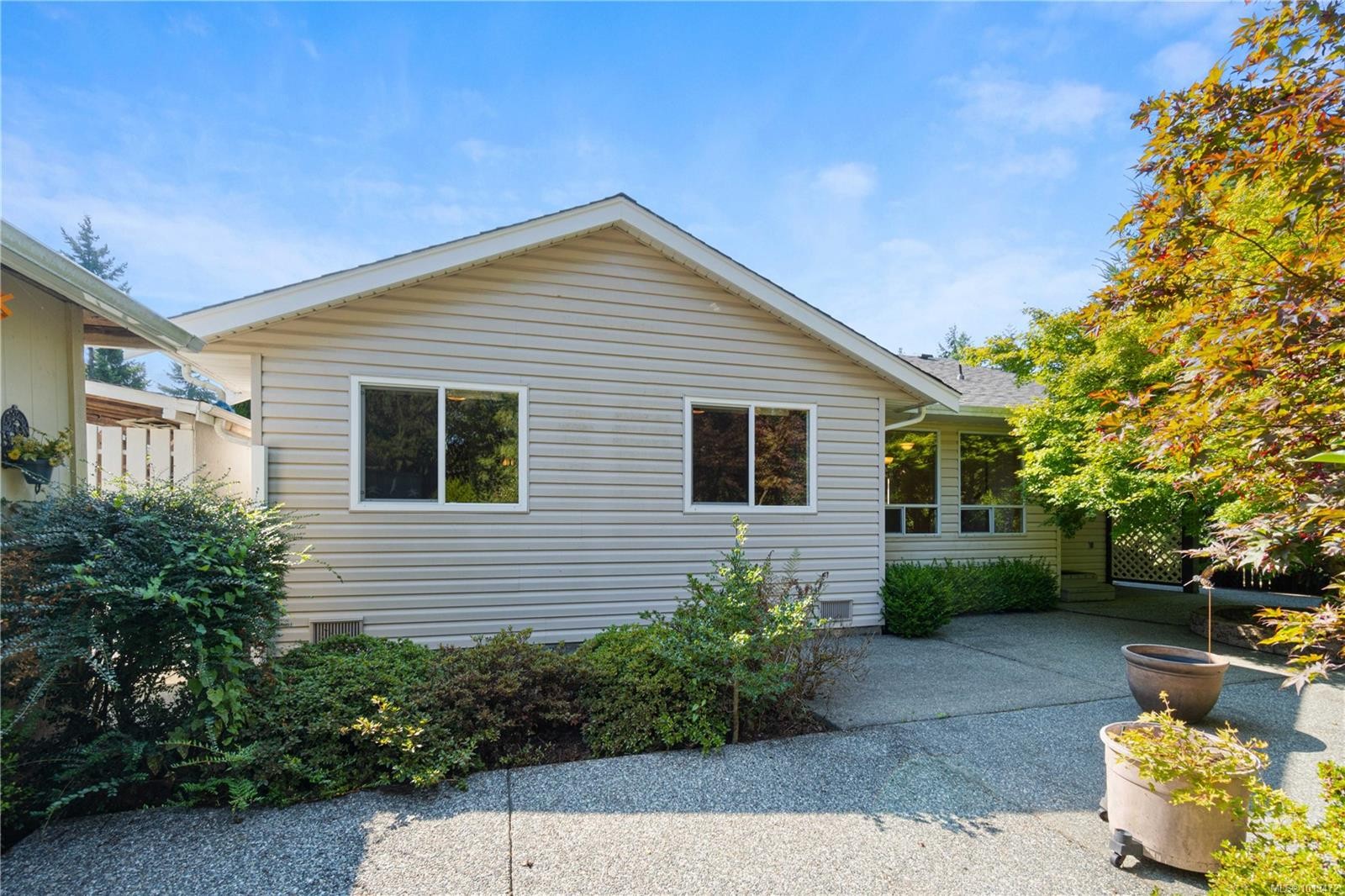 5634 Metral Dr, Nanaimo, BC