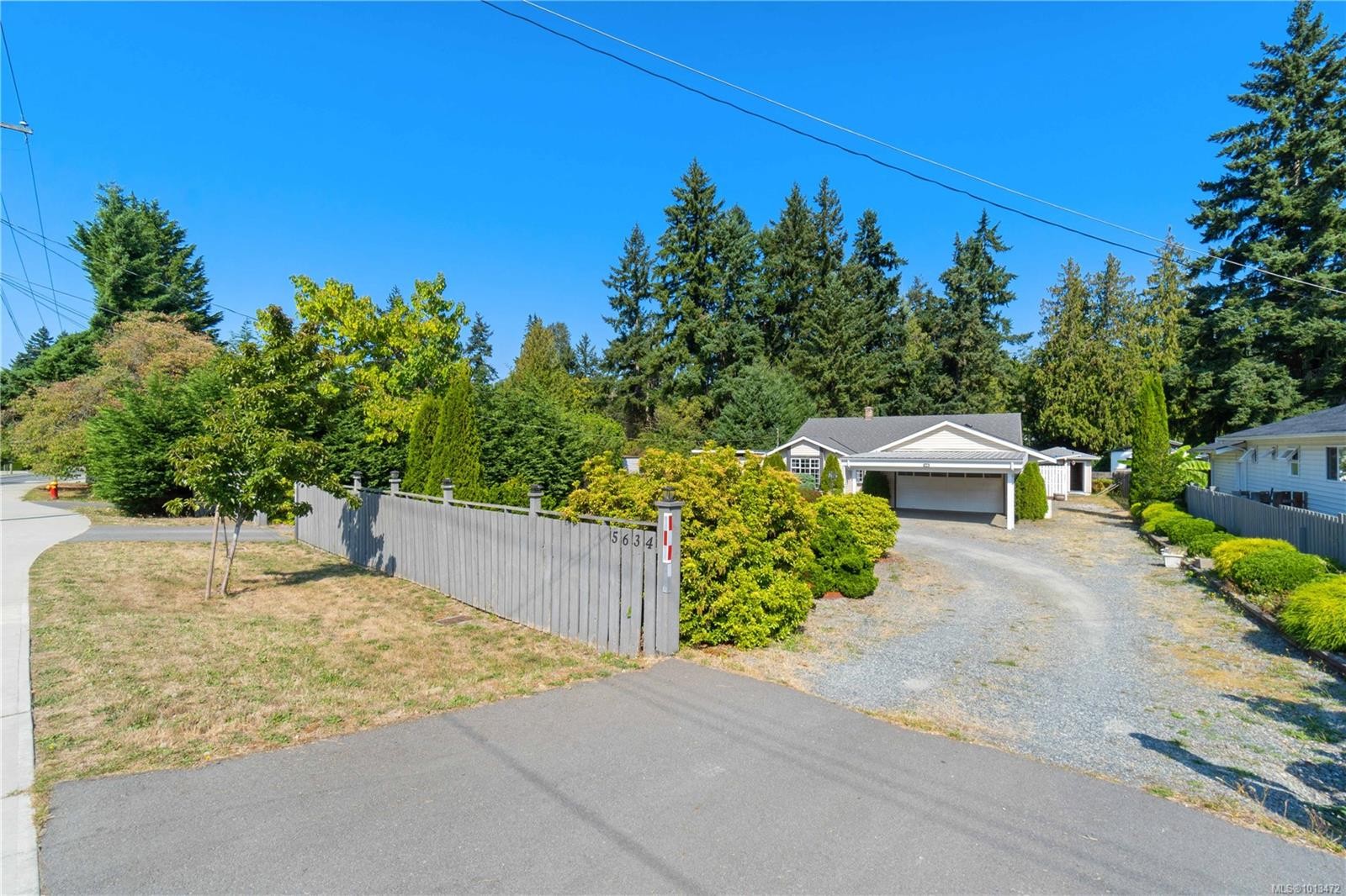 5634 Metral Dr, Nanaimo, BC