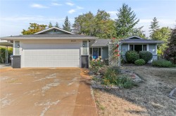 1521 Marine Cir French Creek, BC V9P 1Y5