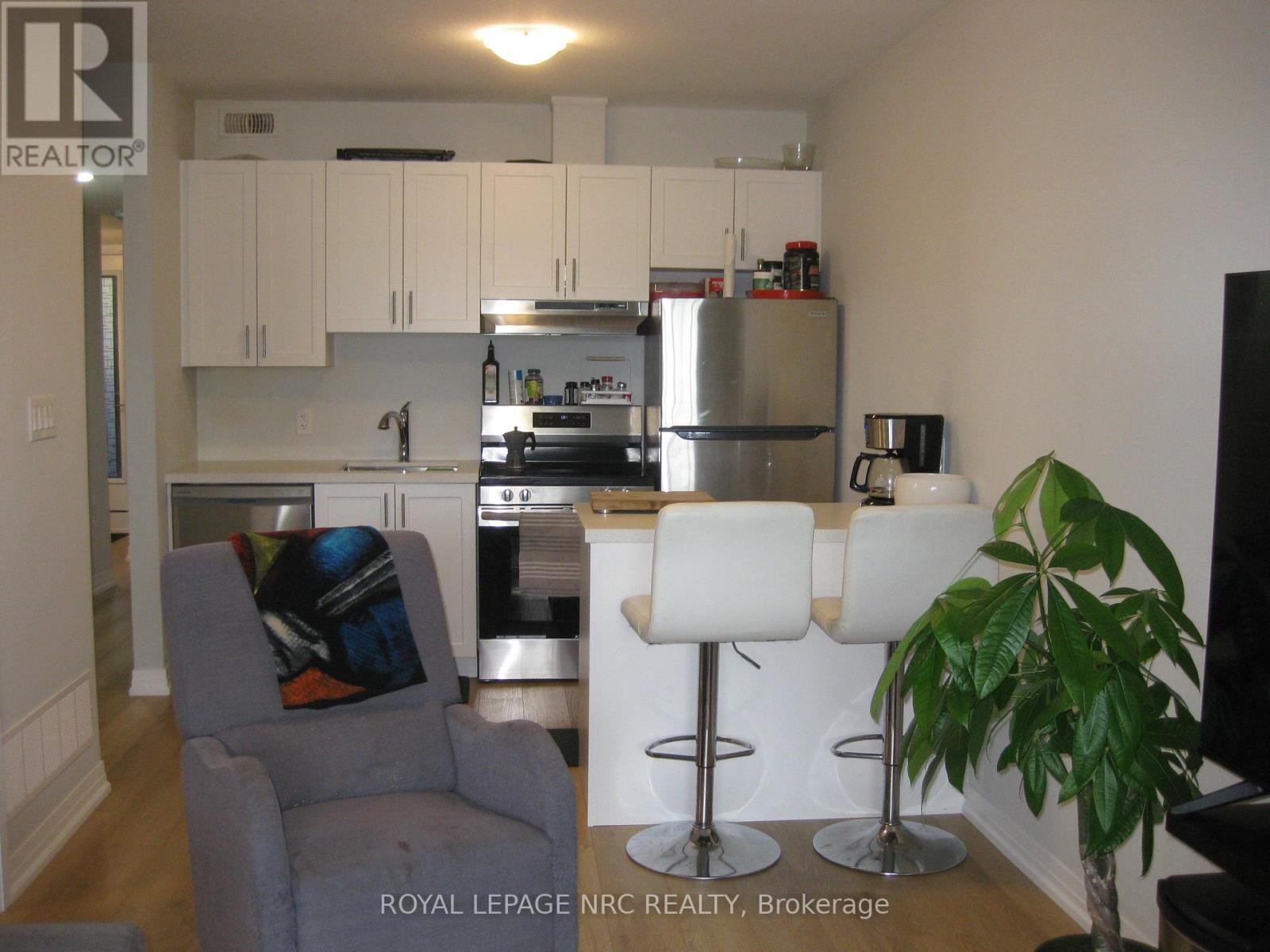 74 - 6705 Cropp Street, Niagara Falls (Morrison), ON - Indoor Photo Showing Kitchen