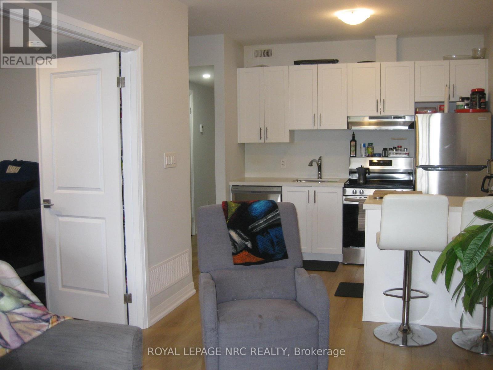74 - 6705 Cropp Street, Niagara Falls (Morrison), ON - Indoor Photo Showing Kitchen