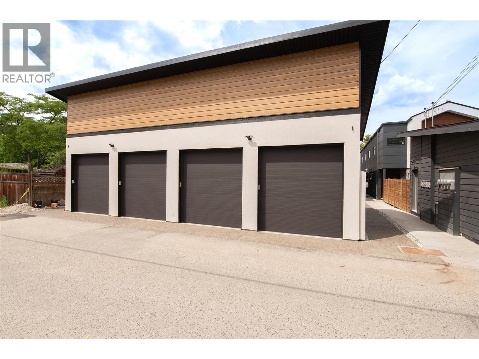 839 Lawson Avenue Unit# 4, Kelowna, BC - Outdoor With Exterior