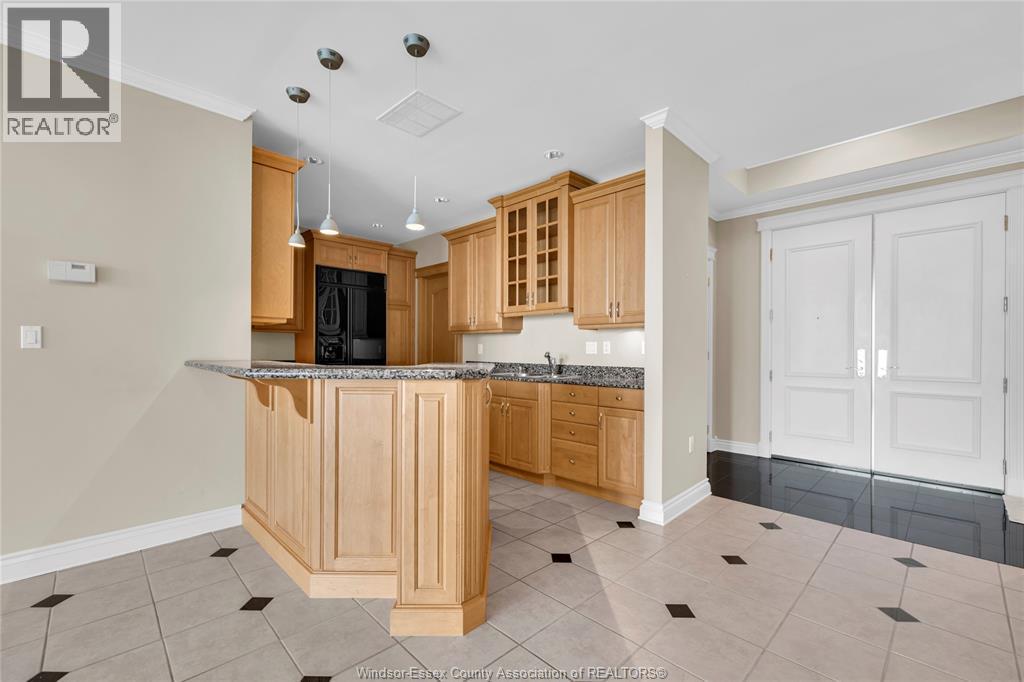 4955 Riverside Drive East Unit# 802, Windsor, ON - Indoor Photo Showing Kitchen