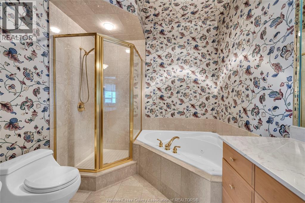 4955 Riverside Drive East Unit# 802, Windsor, ON - Indoor Photo Showing Bathroom