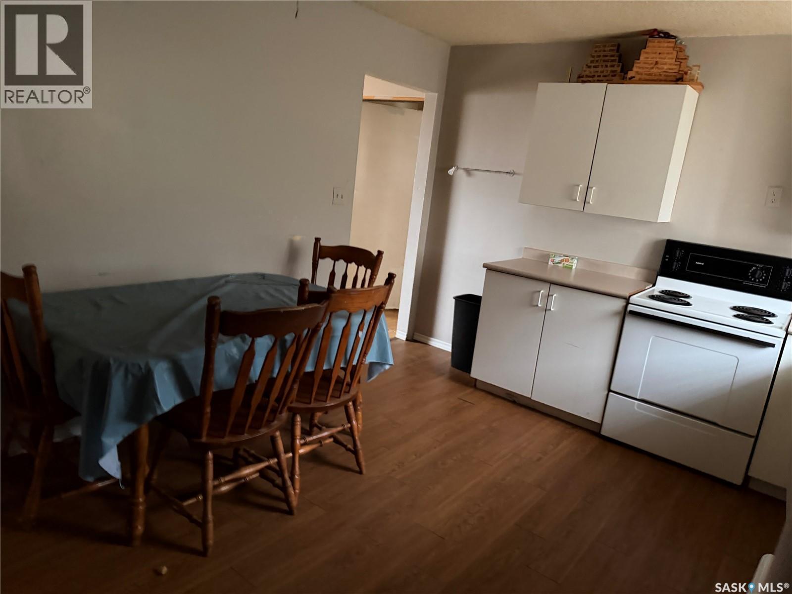 128 1St Avenue S, Coronach, SK - Indoor