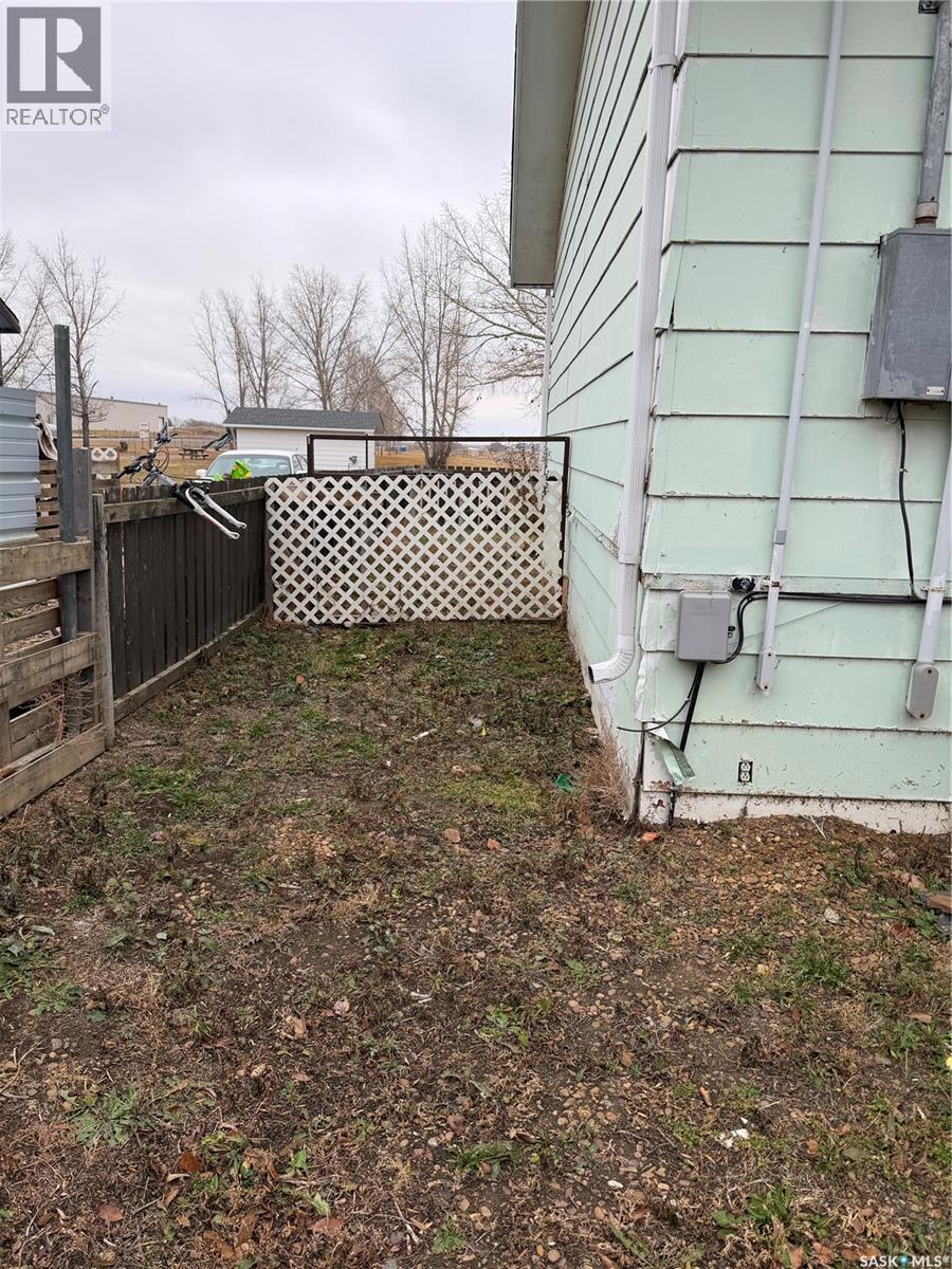 128 1St Avenue S, Coronach, SK - Outdoor With Exterior