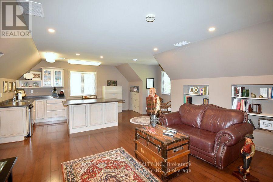 712 Robson Road, Hamilton, ON - Indoor Photo Showing Other Room