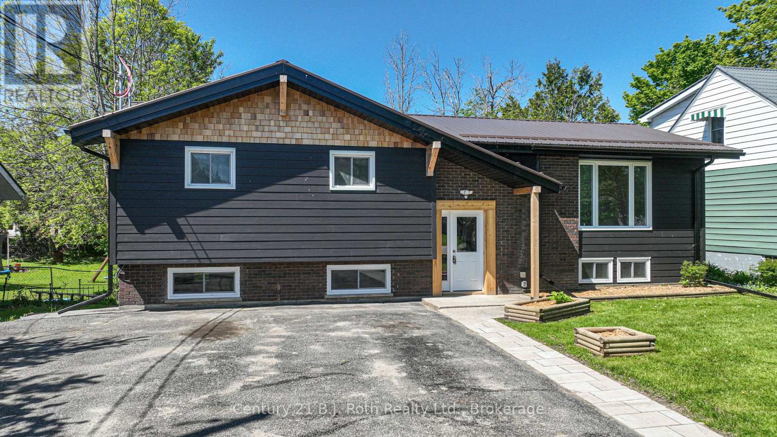 571 High Street, Orillia, ON - Outdoor