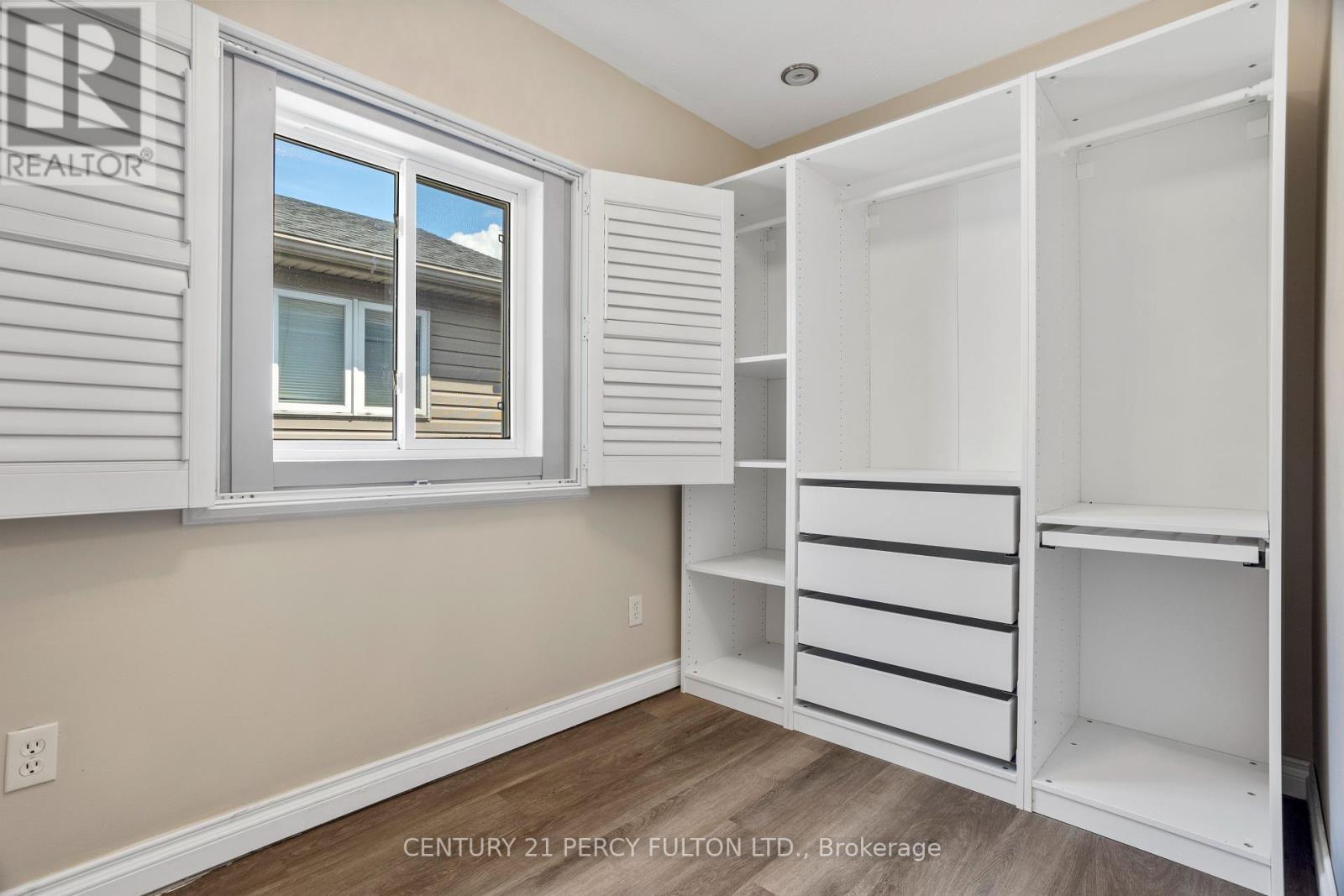 14 Anderson Street, Woodstock, ON - Indoor