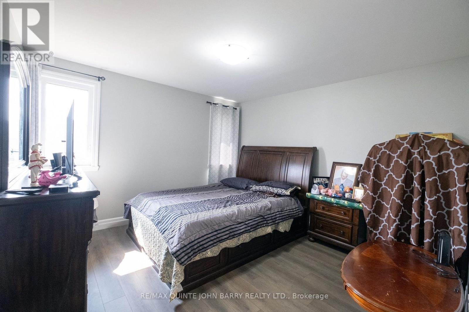 43 Cedar Park Crescent, Quinte West (Murray Ward), ON - Indoor Photo Showing Bedroom