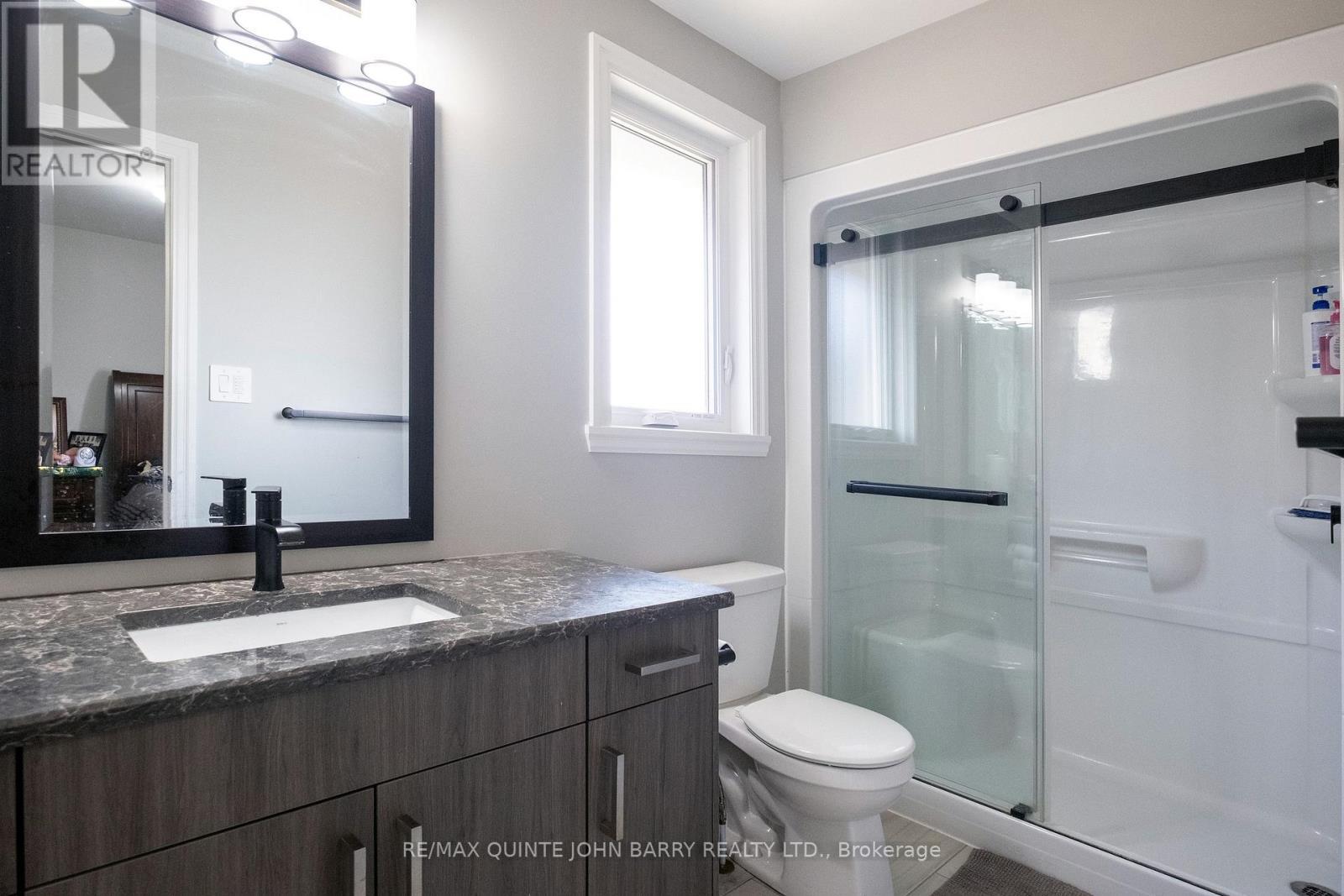 43 Cedar Park Crescent, Quinte West (Murray Ward), ON - Indoor Photo Showing Bathroom