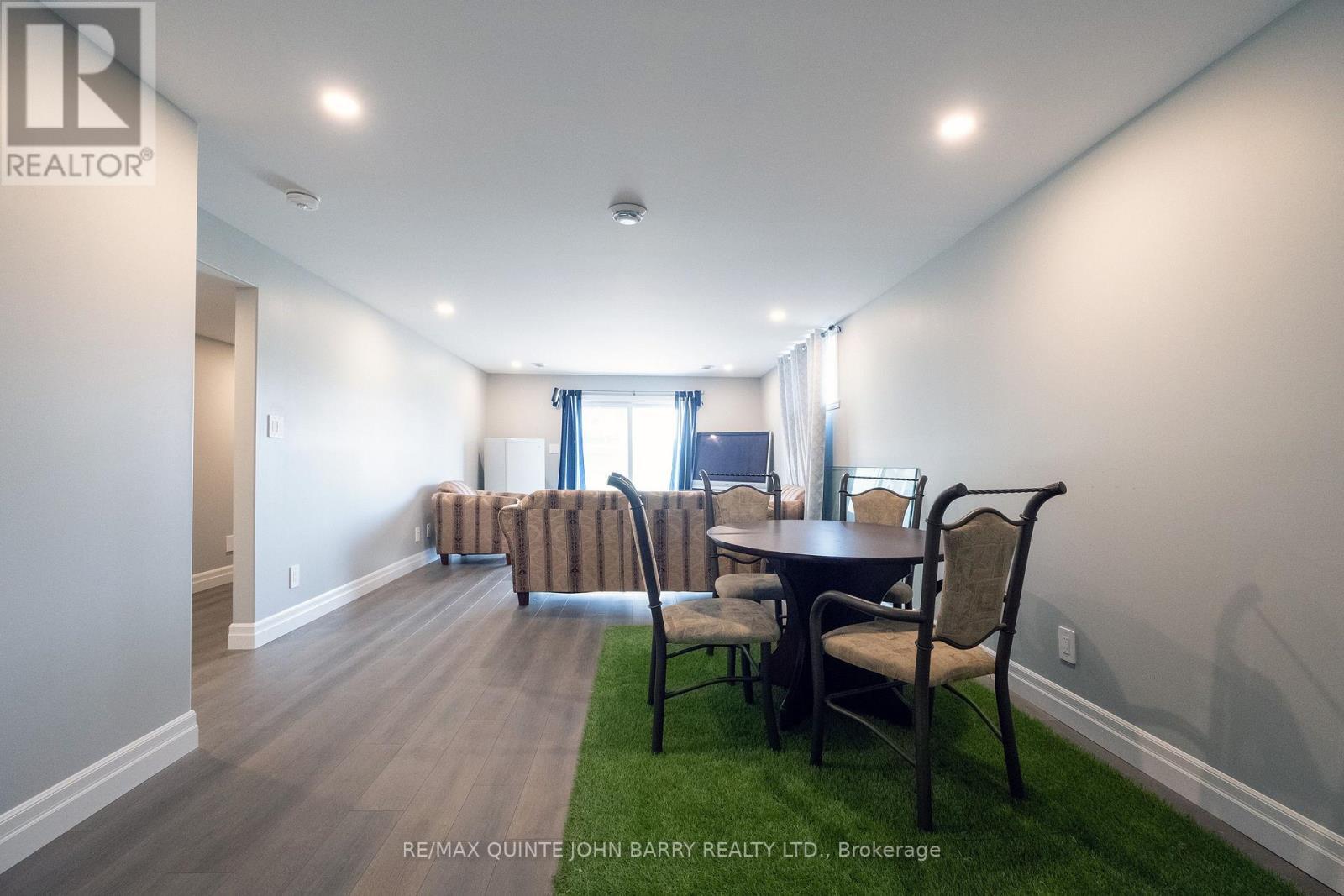 43 Cedar Park Crescent, Quinte West (Murray Ward), ON - Indoor Photo Showing Dining Room