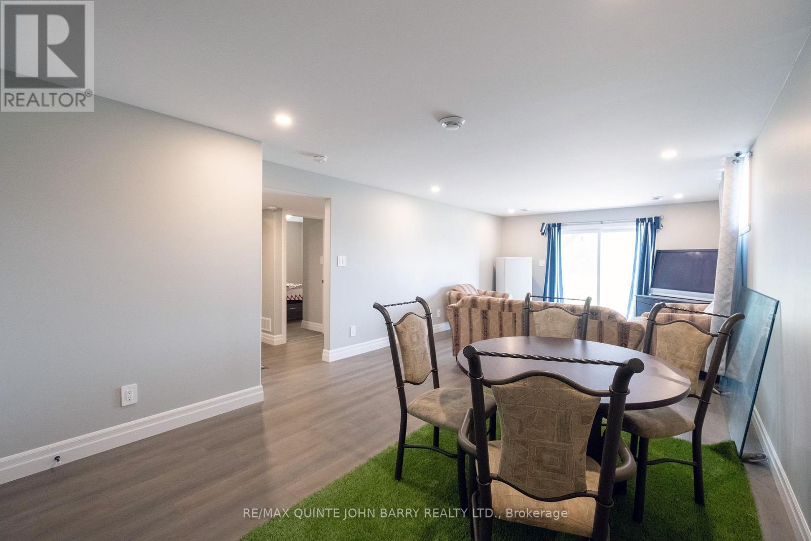 43 Cedar Park Crescent, Quinte West (Murray Ward), ON - Indoor Photo Showing Dining Room