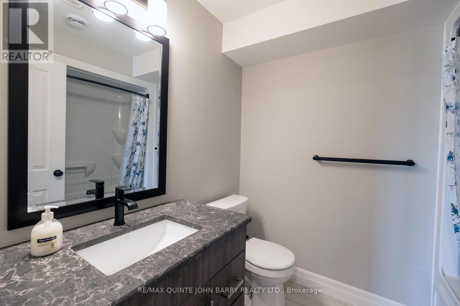 43 Cedar Park Crescent, Quinte West (Murray Ward), ON - Indoor Photo Showing Bathroom