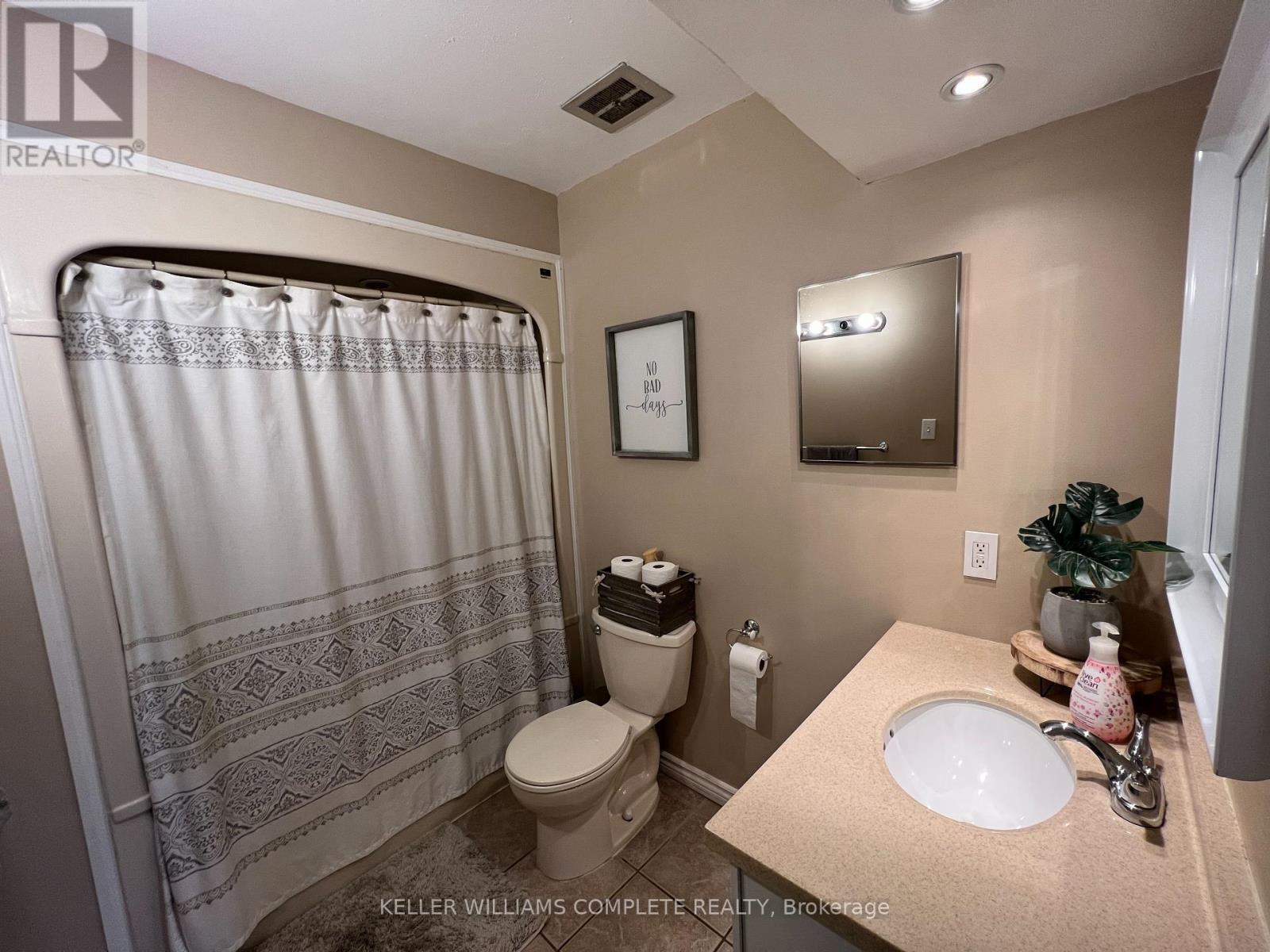 1810 Beaverdams Road, Thorold (Confederation Heights), ON - Indoor Photo Showing Bathroom