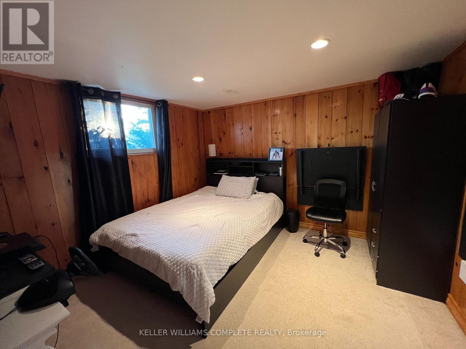 1810 Beaverdams Road, Thorold (Confederation Heights), ON - Indoor Photo Showing Bedroom