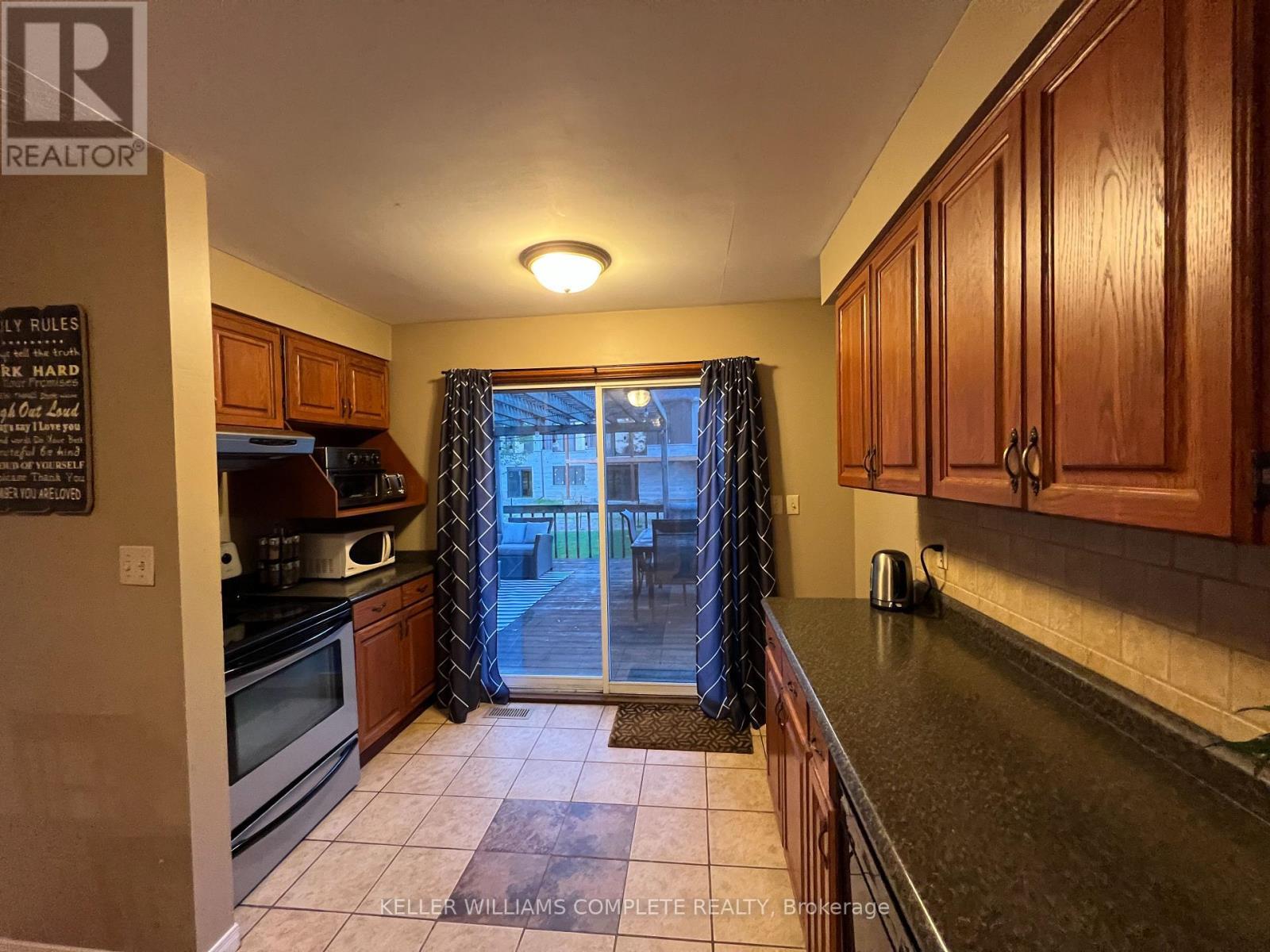 1810 Beaverdams Road, Thorold (Confederation Heights), ON - Indoor Photo Showing Kitchen