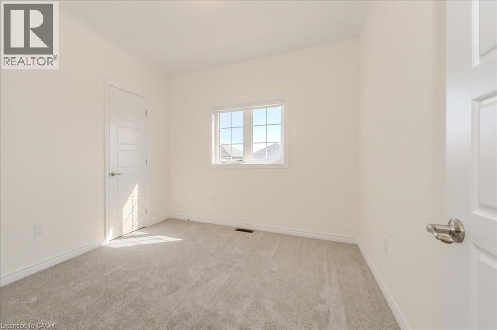 Carpeted spare room featuring baseboards - 35 Hitchman Street, Paris, ON - Indoor Photo Showing Other Room