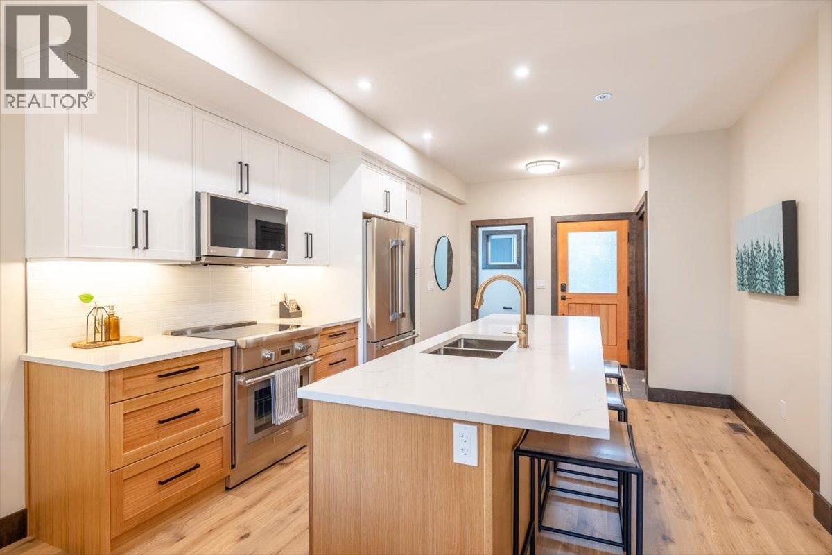 4576 Timberline Crescent Unit# 39, Fernie, BC - Indoor Photo Showing Kitchen With Double Sink With Upgraded Kitchen