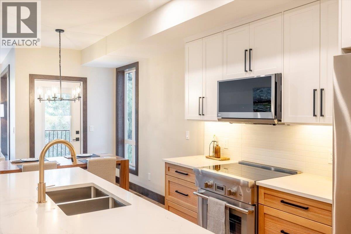 4576 Timberline Crescent Unit# 39, Fernie, BC - Indoor Photo Showing Kitchen With Double Sink With Upgraded Kitchen