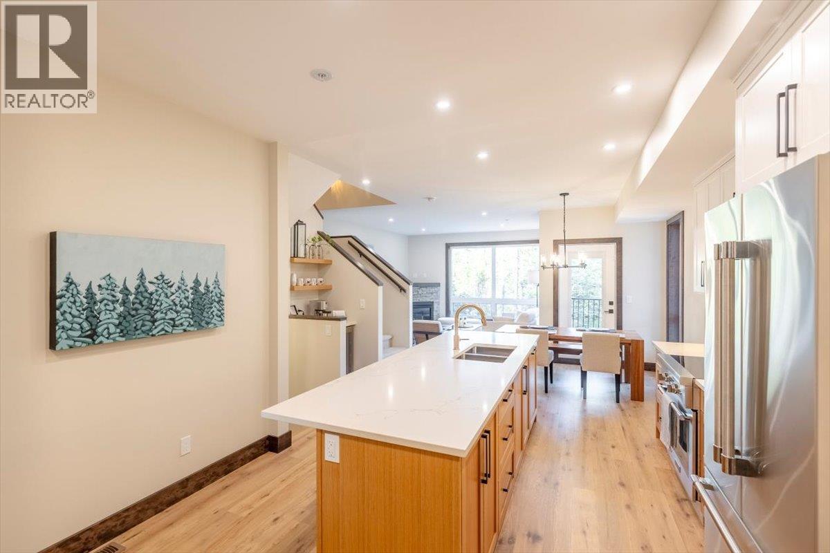 4576 Timberline Crescent Unit# 39, Fernie, BC - Indoor Photo Showing Kitchen With Double Sink With Upgraded Kitchen