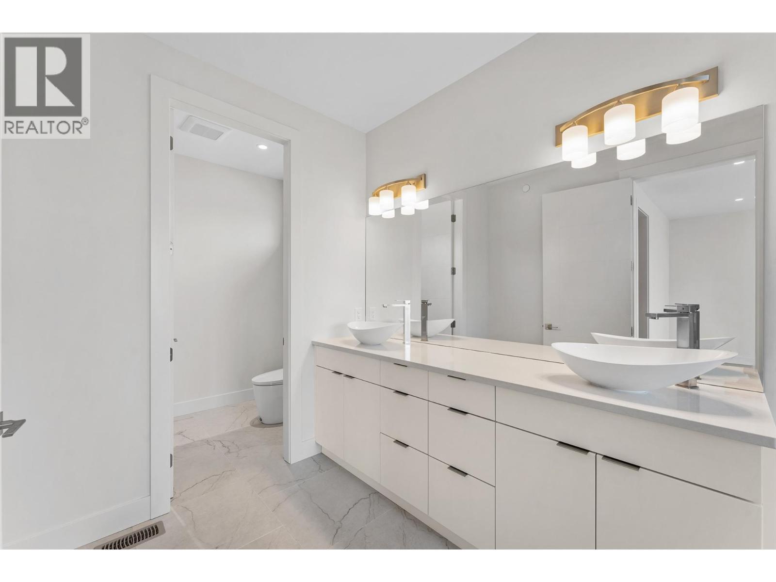 18697 Mckenzie Court, Summerland, BC - Indoor Photo Showing Bathroom