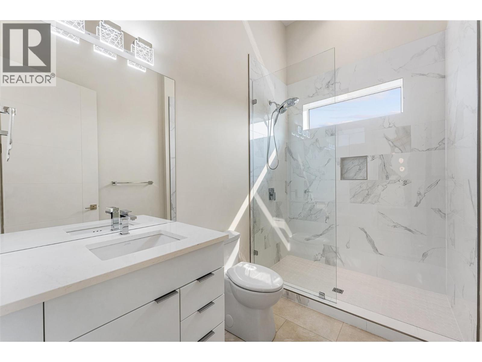18697 Mckenzie Court, Summerland, BC - Indoor Photo Showing Bathroom