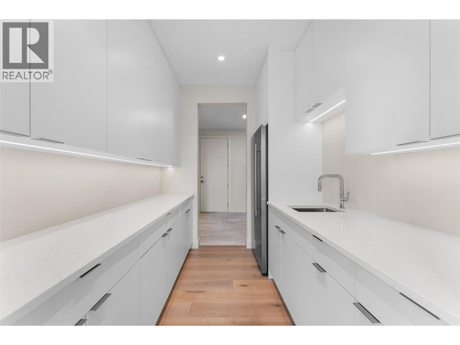 18697 Mckenzie Court, Summerland, BC - Indoor Photo Showing Kitchen