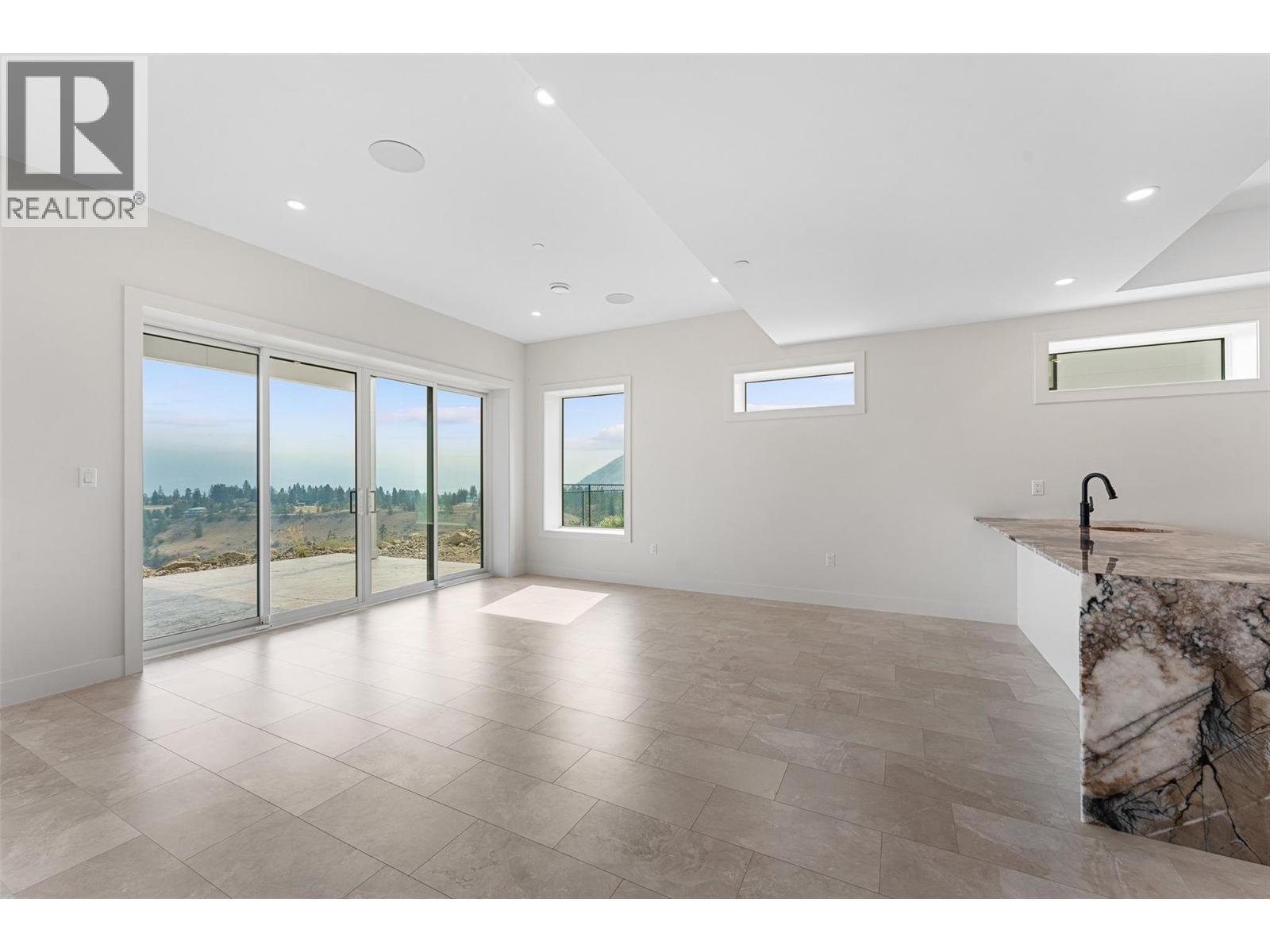 18697 Mckenzie Court, Summerland, BC - Indoor