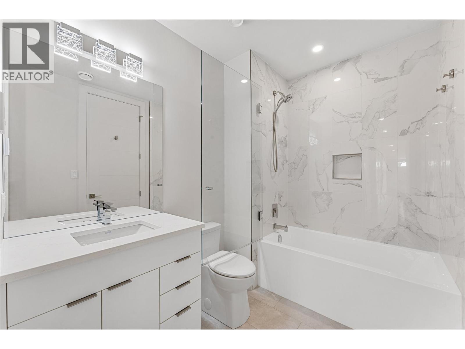 18697 Mckenzie Court, Summerland, BC - Indoor Photo Showing Bathroom