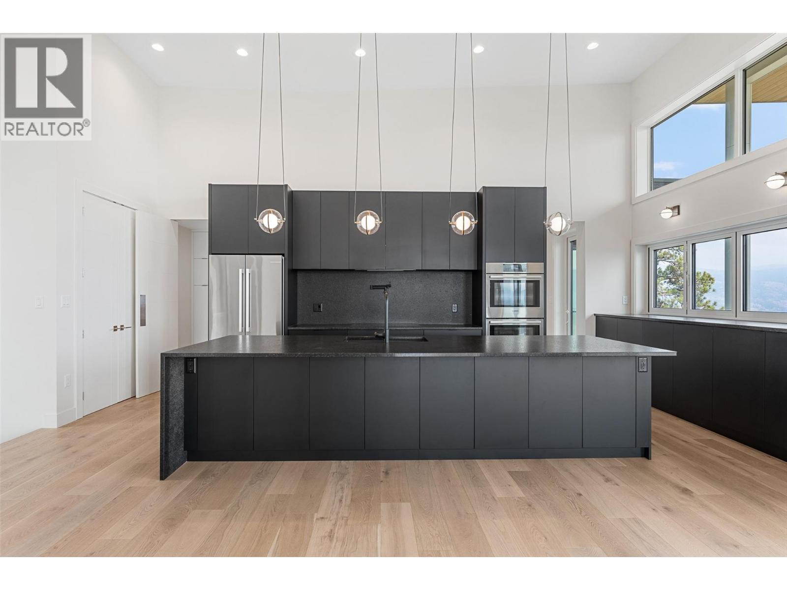 18697 Mckenzie Court, Summerland, BC - Indoor Photo Showing Kitchen With Upgraded Kitchen