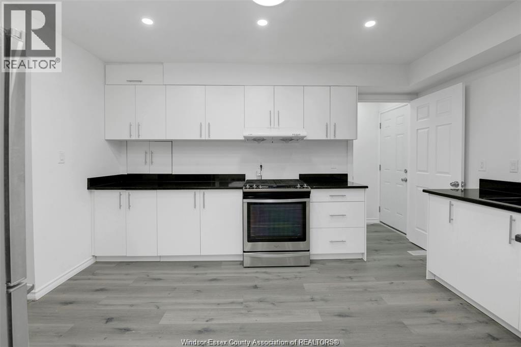 1457 S Cameron, Windsor, ON - Indoor Photo Showing Kitchen
