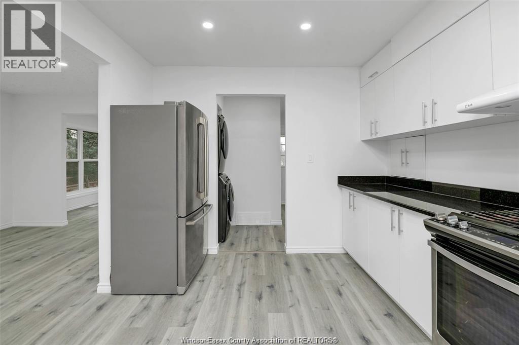 1457 S Cameron, Windsor, ON - Indoor Photo Showing Kitchen