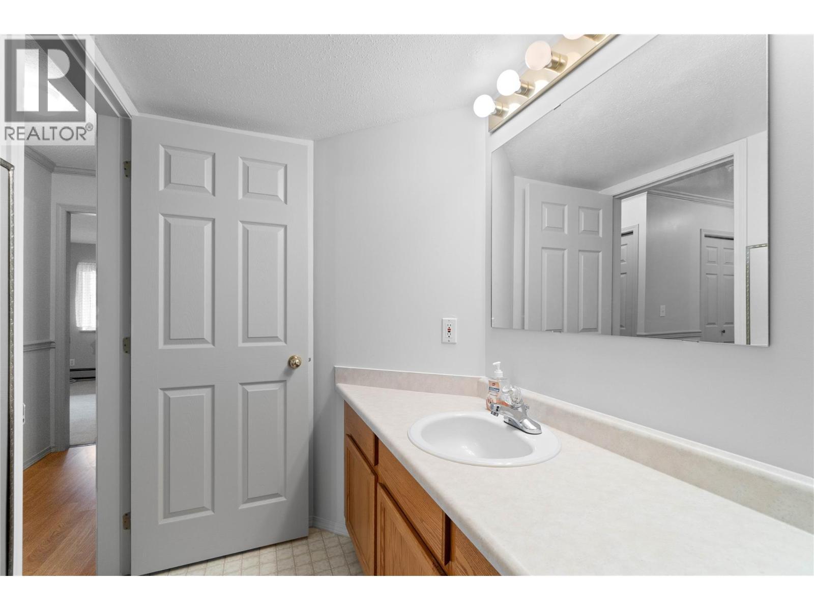 251 6 Street Se Unit# 110, Salmon Arm, BC - Indoor Photo Showing Bathroom