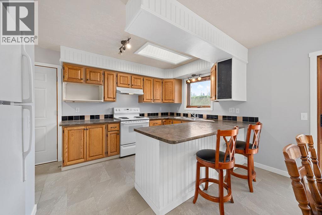 2625 Catherine Crescent, Armstrong, BC - Indoor Photo Showing Kitchen