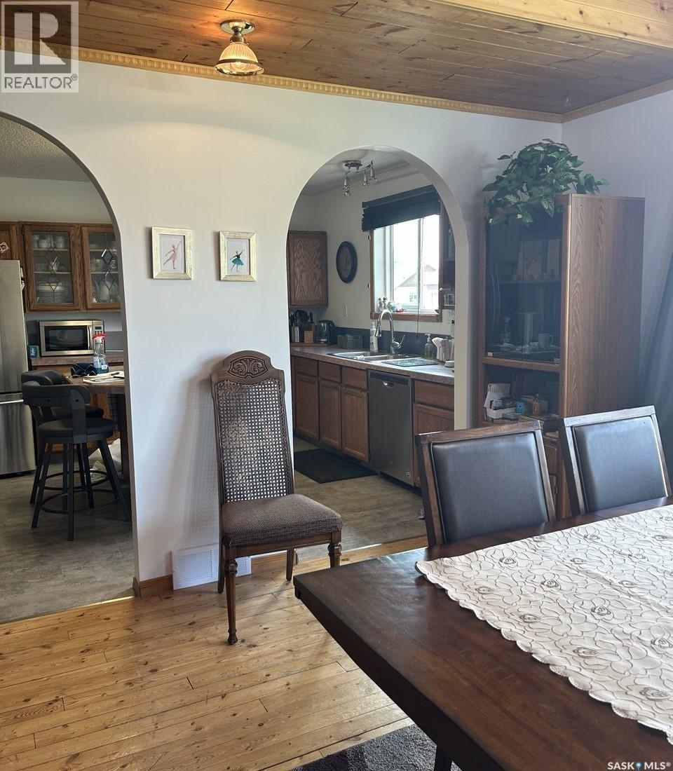 206 2Nd Street W, Carrot River, SK - Indoor