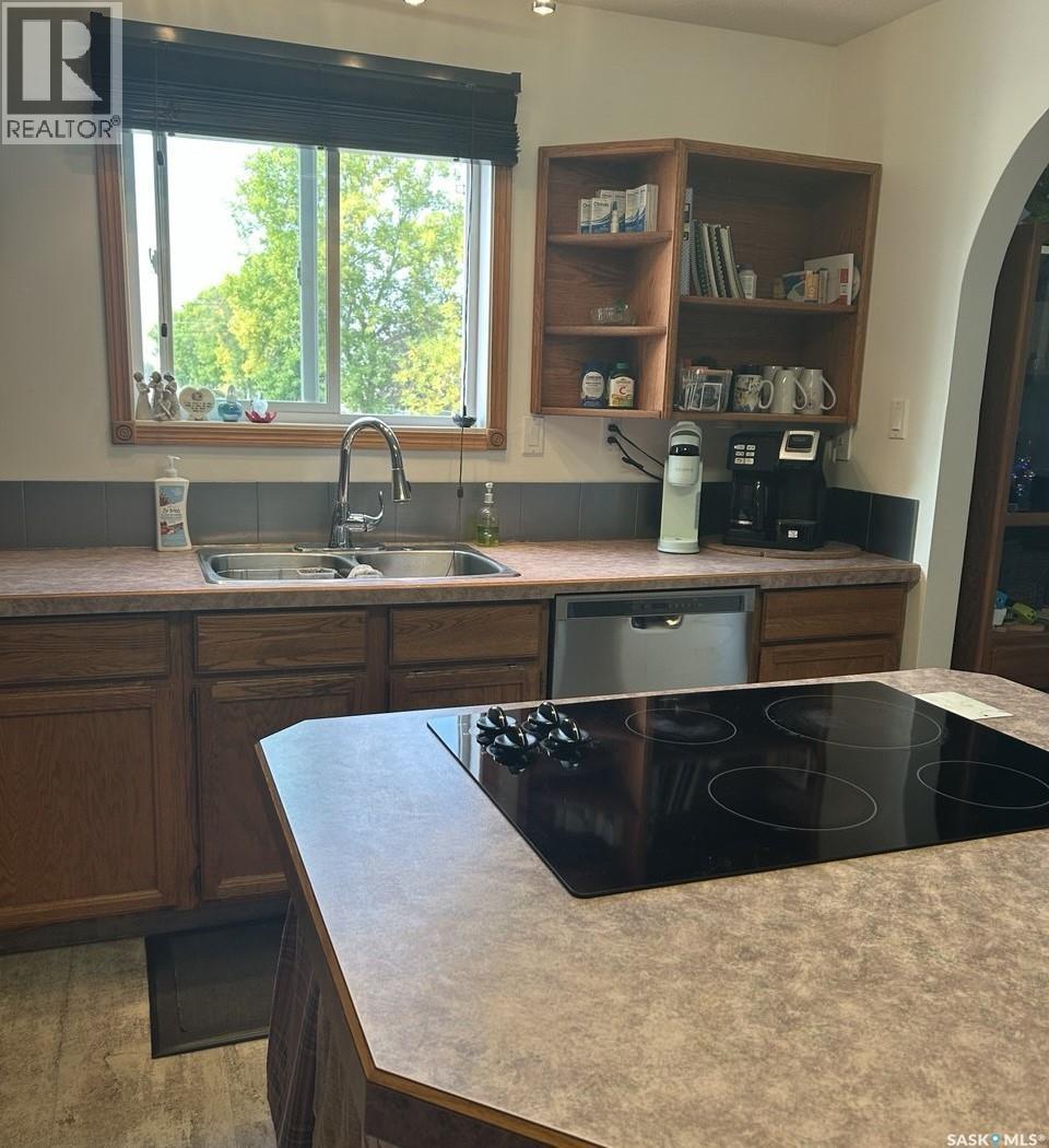 206 2Nd Street W, Carrot River, SK - Indoor Photo Showing Kitchen With Double Sink