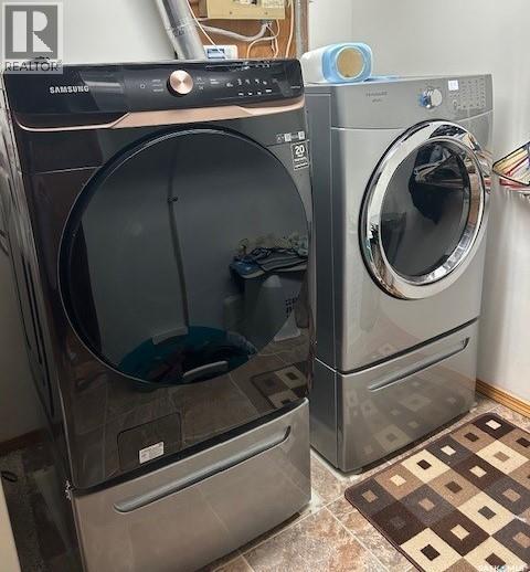 206 2Nd Street W, Carrot River, SK - Indoor Photo Showing Laundry Room