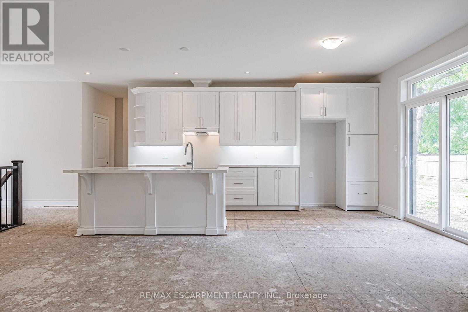 60 Cesar Place, Hamilton, ON - Indoor Photo Showing Kitchen