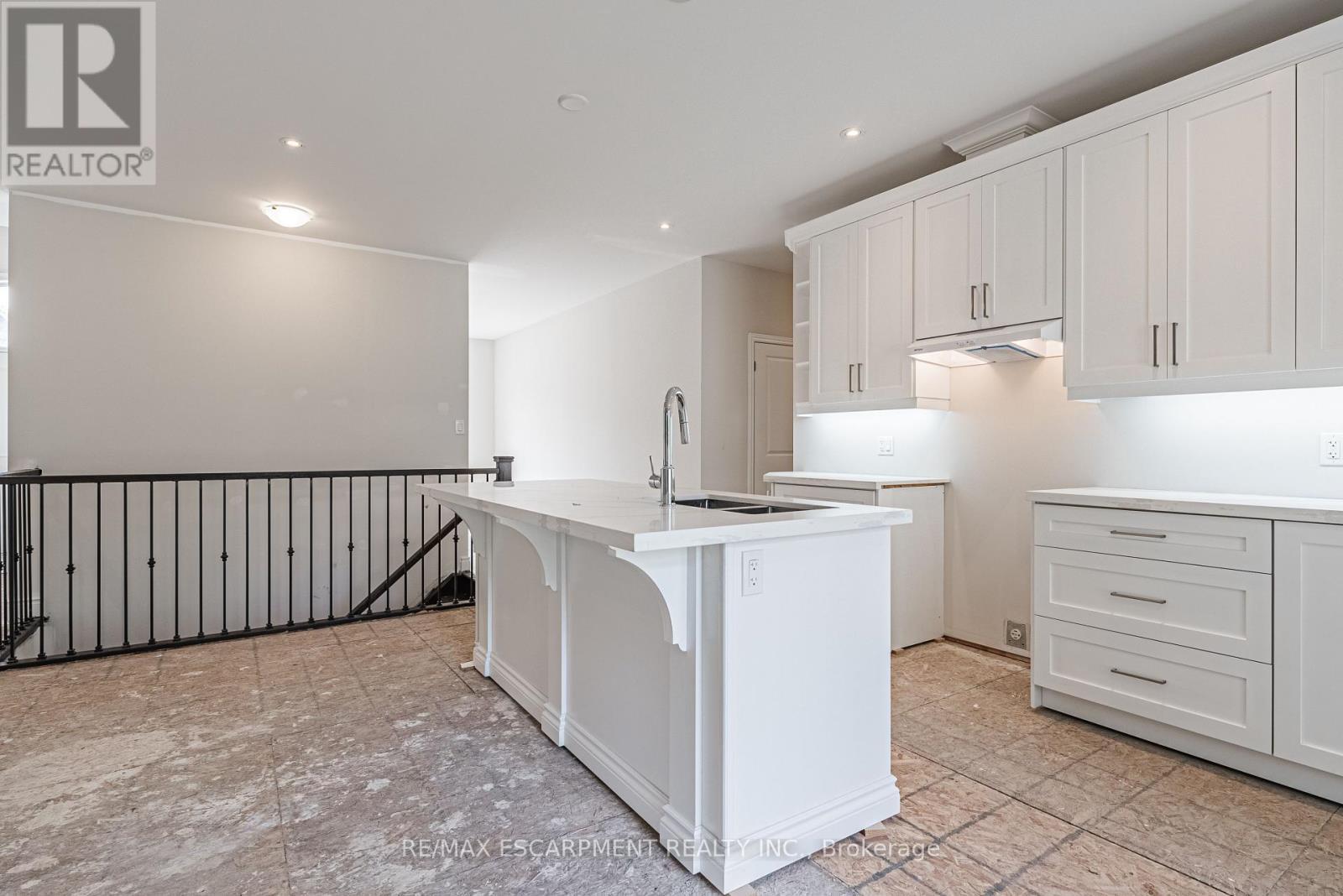 60 Cesar Place, Hamilton, ON - Indoor Photo Showing Kitchen