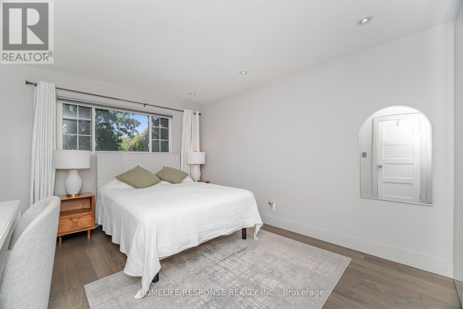 5011 Spruce Avenue, Burlington, ON - Indoor Photo Showing Bedroom