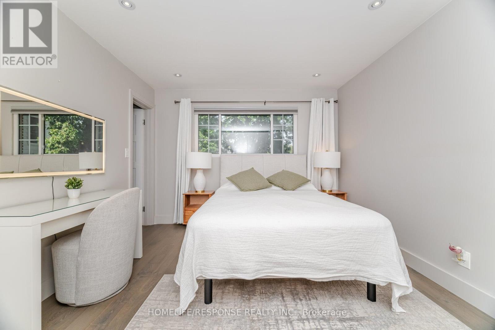 5011 Spruce Avenue, Burlington, ON - Indoor Photo Showing Bedroom