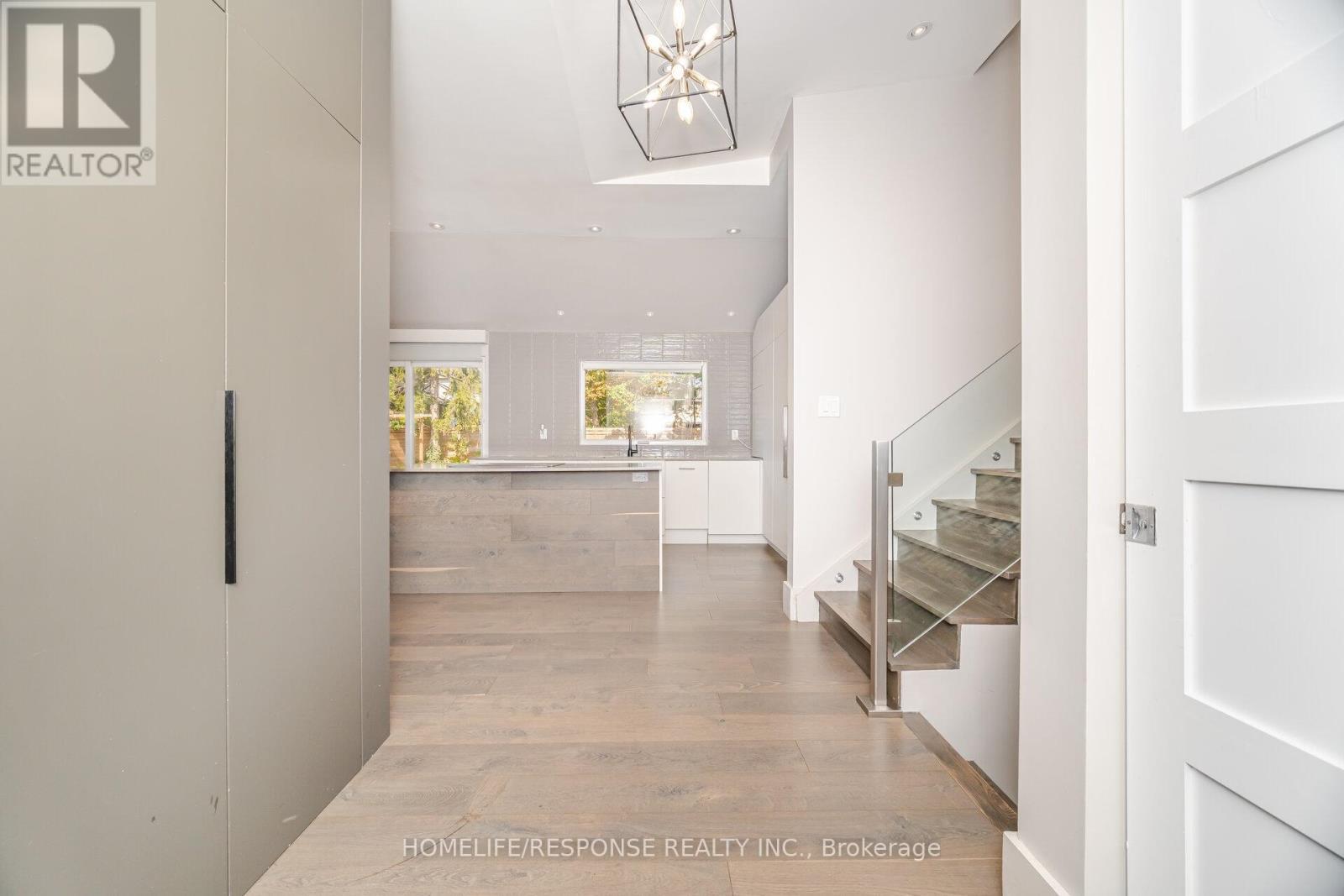 5011 Spruce Avenue, Burlington, ON - Indoor Photo Showing Other Room