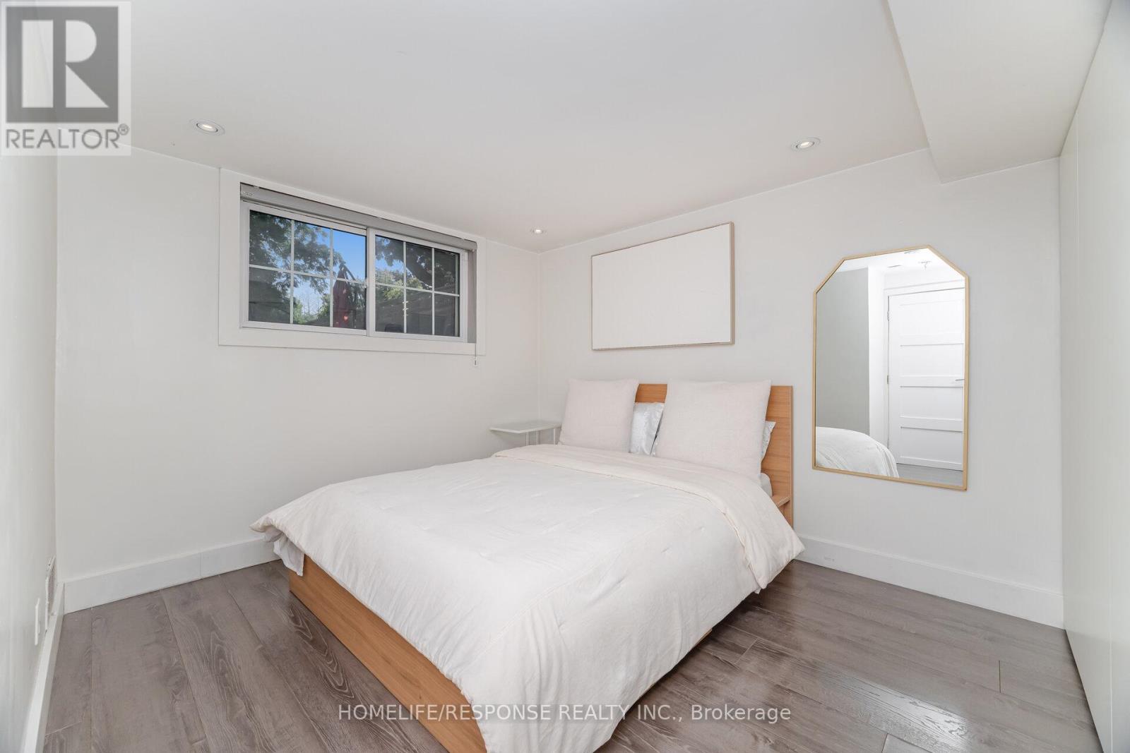 5011 Spruce Avenue, Burlington, ON - Indoor Photo Showing Bedroom