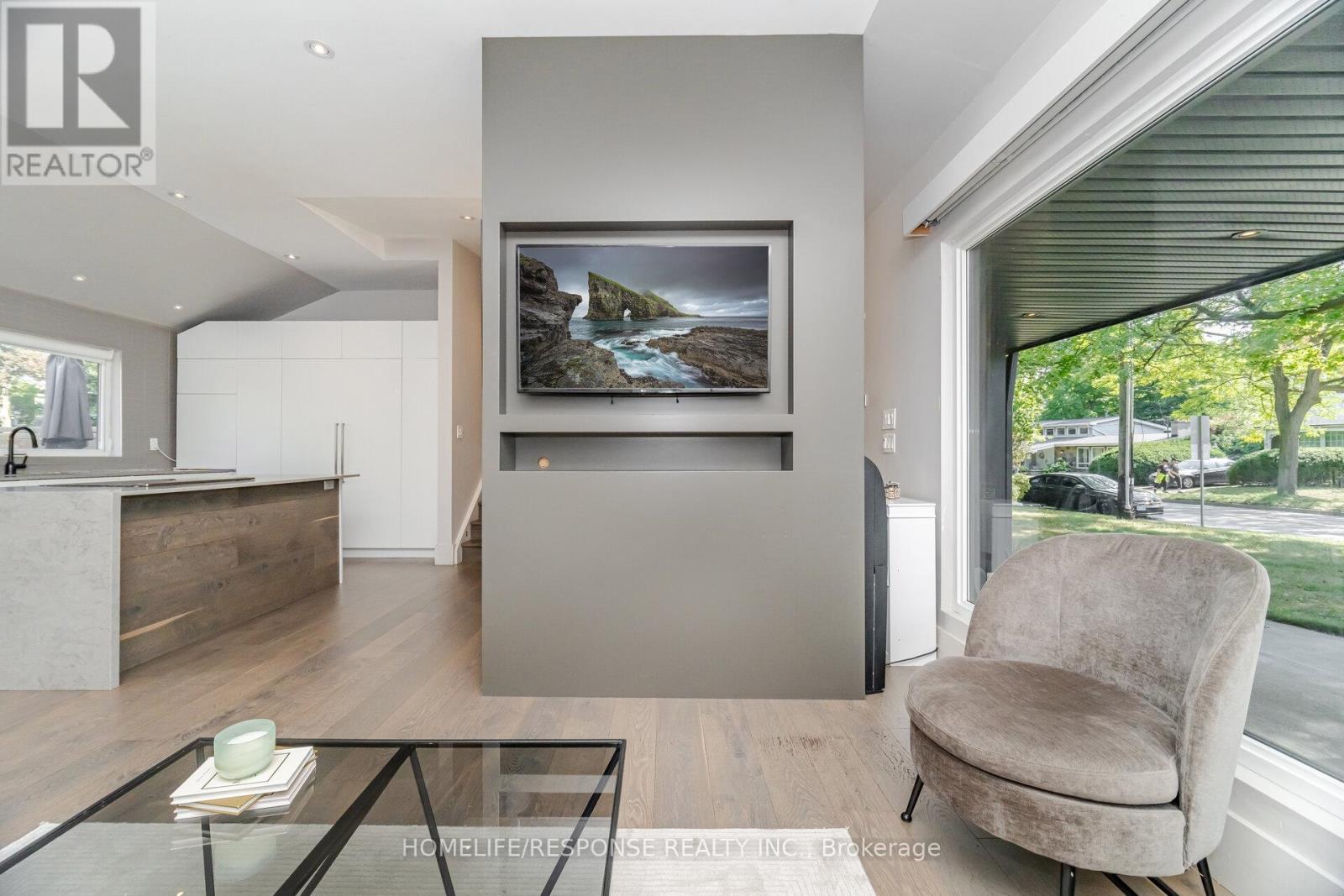 5011 Spruce Avenue, Burlington, ON - Indoor Photo Showing Living Room